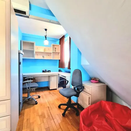 Two-floor Sunny In Centre Lägenhet