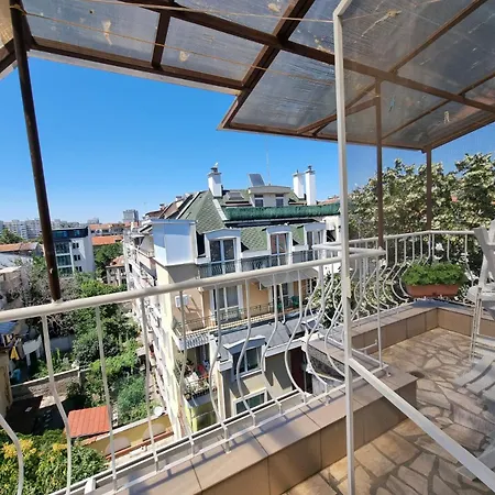 Апартаменти Two-floor Sunny In Centre Бургас