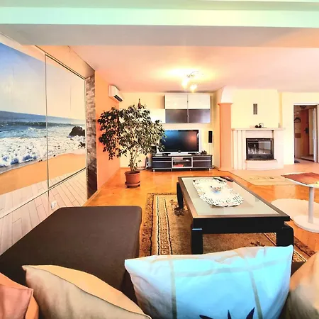 Two-floor Sunny In Centre Бургас