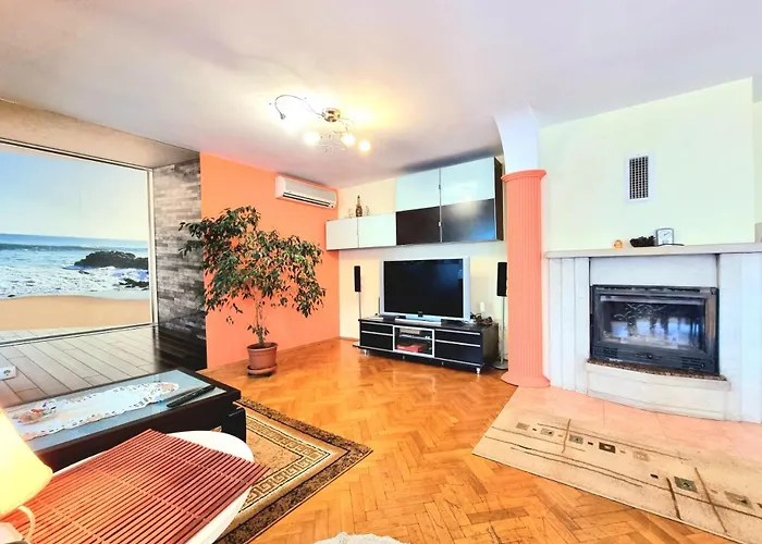 Апартамент Two-floor Sunny In Centre Бургас